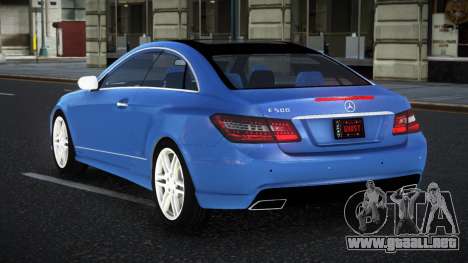Mercedes-Benz E500 Petu para GTA 4