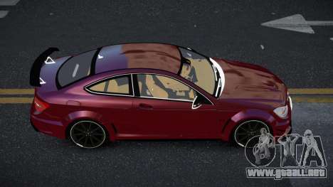 Mercedes-Benz C63 AMG Zovnuy para GTA 4