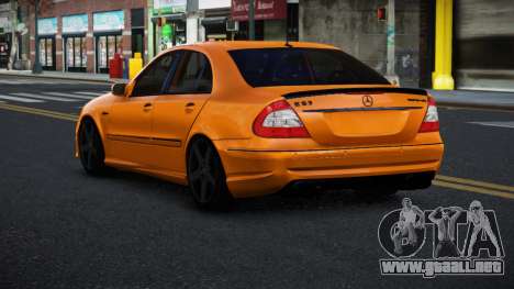 Mercedes-Benz E63 AMG Soclimome para GTA 4