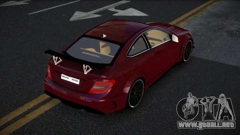 Mercedes-Benz C63 AMG Zovnuy para GTA 4