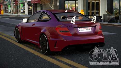 Mercedes-Benz C63 AMG Zovnuy para GTA 4