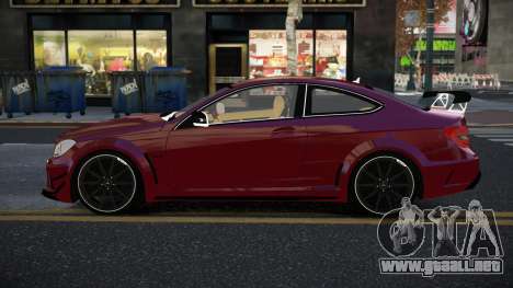 Mercedes-Benz C63 AMG Zovnuy para GTA 4