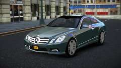 Mercedes-Benz E500 Vantora para GTA 4