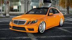 Mercedes-Benz E63 AMG Kadger para GTA 4