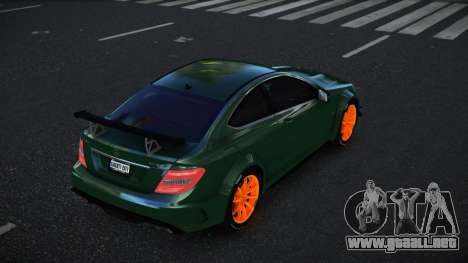 Mercedes-Benz C63 AMG Ryphe para GTA 4