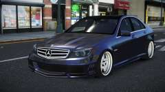 Mercedes-Benz C63 AMG Peluqoj