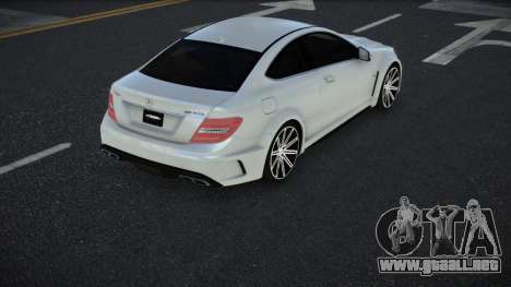 Mercedes-Benz C63 AMG Dipakolad para GTA 4
