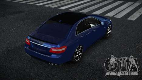 Mercedes-Benz E63 AMG Juovi para GTA 4