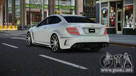 Mercedes-Benz C63 AMG Dipakolad para GTA 4