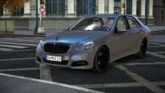 Mercedes-Benz E63 AMG Puyse para GTA 4