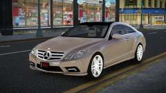 Mercedes-Benz E500 Hedunokiy para GTA 4